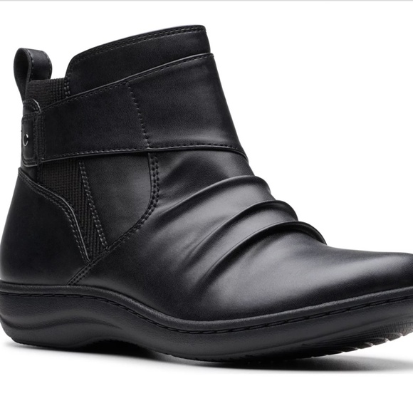 NIB Clarks Ankle Boots size  9.5 W - Picture 2 of 5